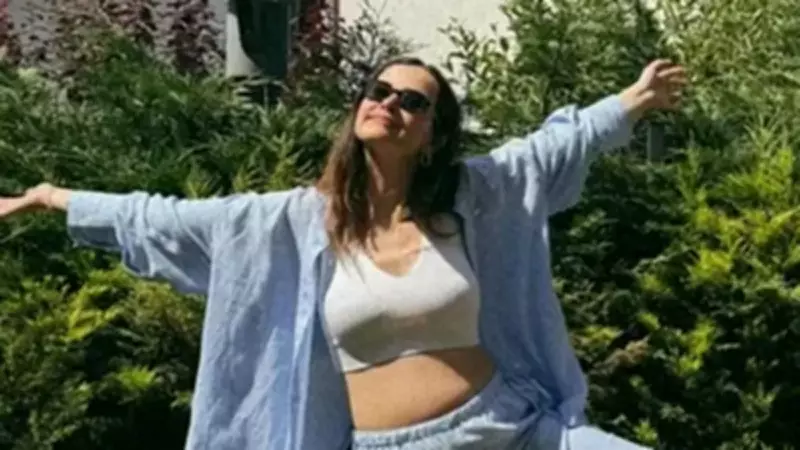İrem Helvacıoğlu güneşli havada selfie çekti, beğeni yağmuruna tutuldu