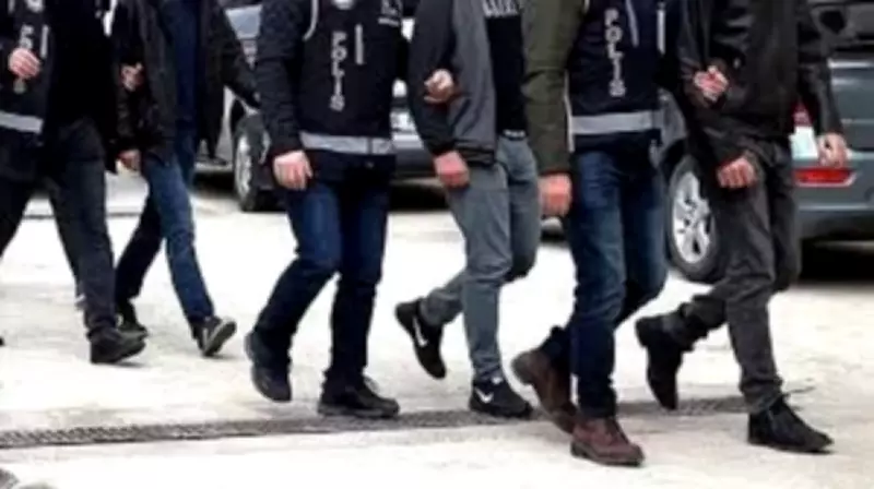 Sahte Pasaportla İngiltere Hayaline Polis Baskını: 8 Gözaltı