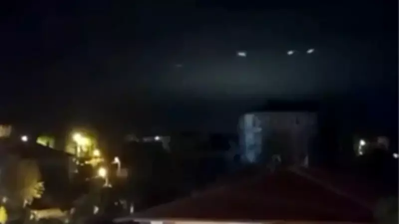 Sakarya'da Gökyüzünde Görülen Işıklar Merak Uyandırdı, Bir Süre Sonra Gözden Kayboldu