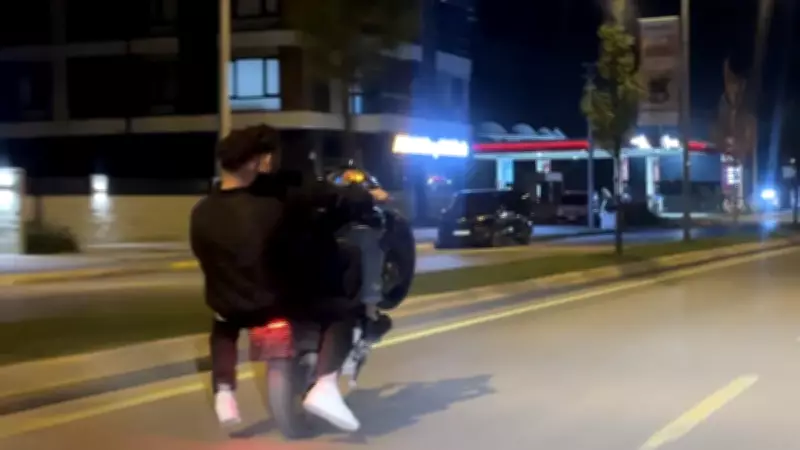 Sakarya'da motosiklette 3 kişi tehlikeli yolculuk yaptı