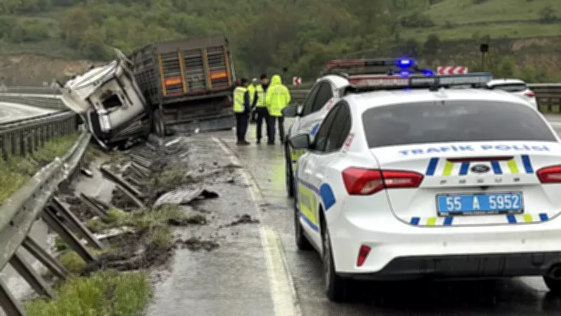 Samsun'da tır çarpışması: 2 yaralı, 1 tır devrildi