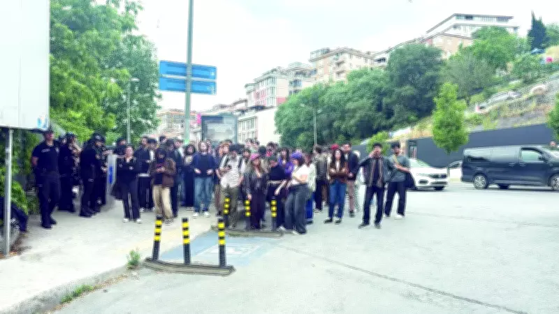 Santral İstanbul'da öğrenciler eylem yaptı, diploma belirsizliği sürüyor