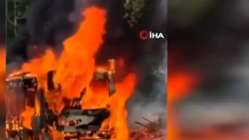 Sarıyer'de İETT otobüsü alev alev yandı! Yangın paniği