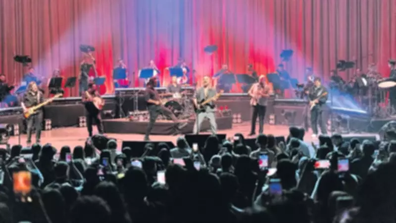 Seksendört 20. yılını unutulmaz bir konserle kutladı
