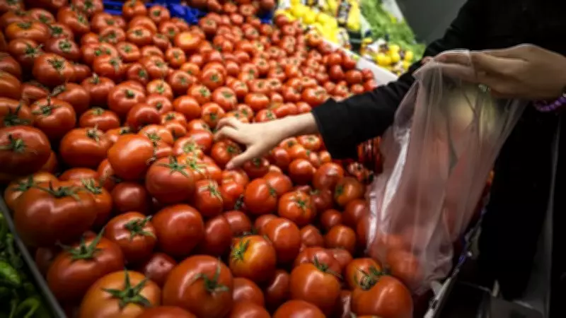 Seçmezsen 100 lira, seçersen 150 lira diyen pazarcıya ceza