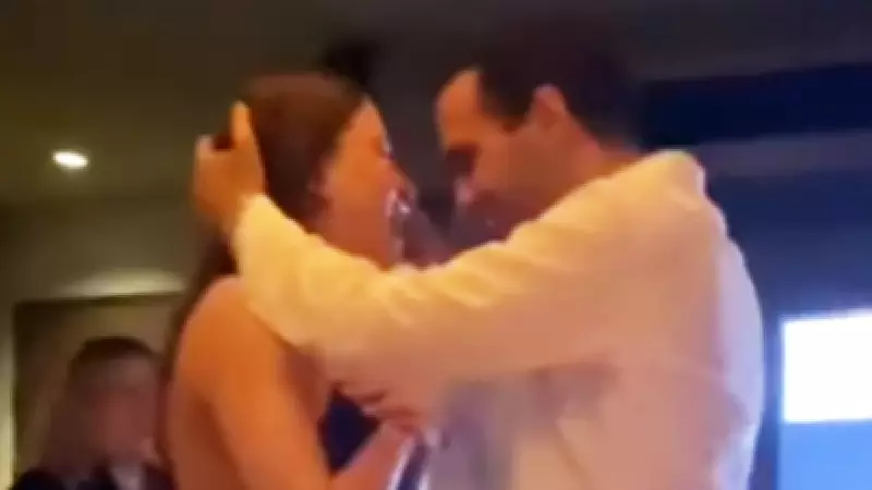 Serenay Sarıkaya ve Mert Demir'den Romantik Dans Performansı
