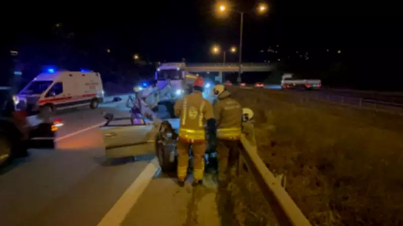 İskenderun'da TIR'a çarpan otomobilde genç kız öldü, sürücü yaralandı