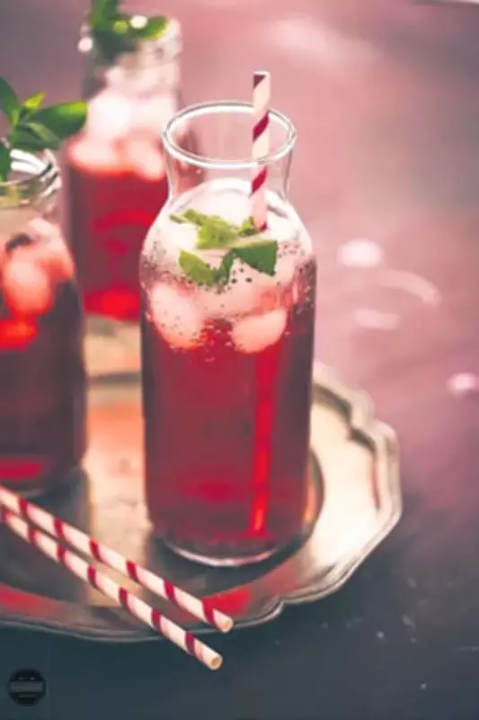 Soda ile Gelen Serinlik: Yaz Sıcaklarında Ferahlama Rehberi