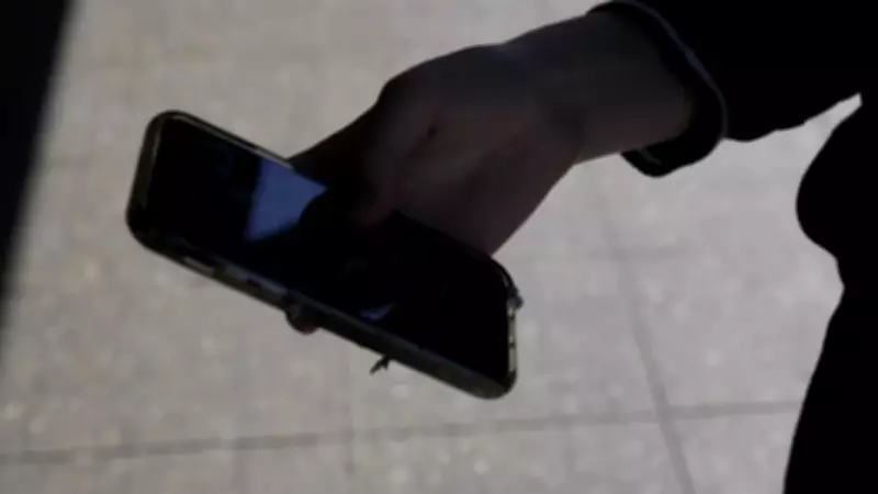 Sosyal Medya Küresel Nüfus Krizinin Görünmeyen Nedeni mi? 'Akıllı Telefonlar Yayıldı, Doğum Oranları Çöktü!'