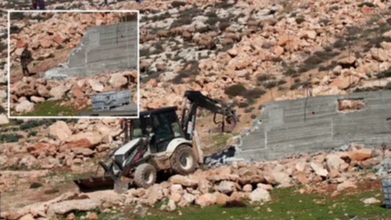 İsrail askerleri Batı Şeria'da Filistinliye ait evi yıktı