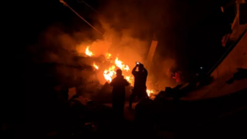 İsrail, Gazze'de Deyr el-Belah'ın Batısında Bir Binayı Bombaladı