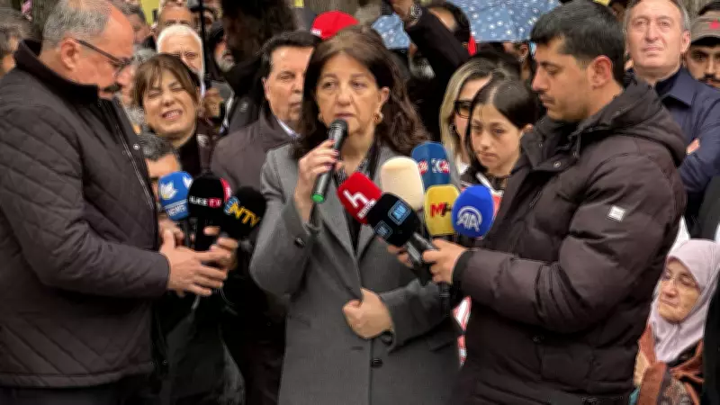Sırrı Süreyya Önder vefatının birinci yılında kabri başında anıldı