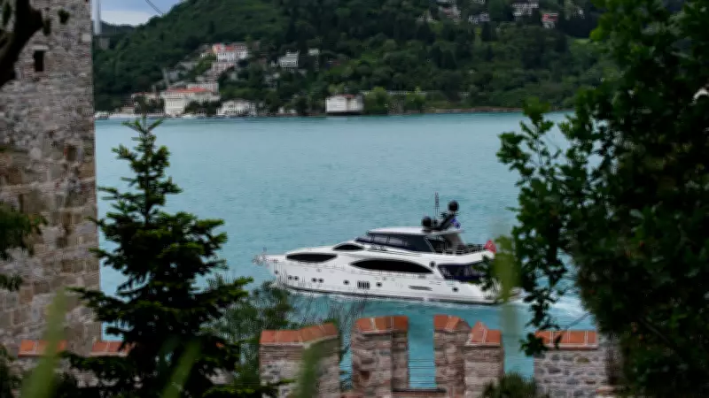 İstanbul Boğazı turkuaz renge büründü, görsel şölen oluştu