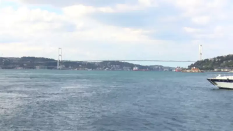 İstanbul Boğazı'nda yat yarışı heyecanı: Transit gemi geçişleri kapatıldı
