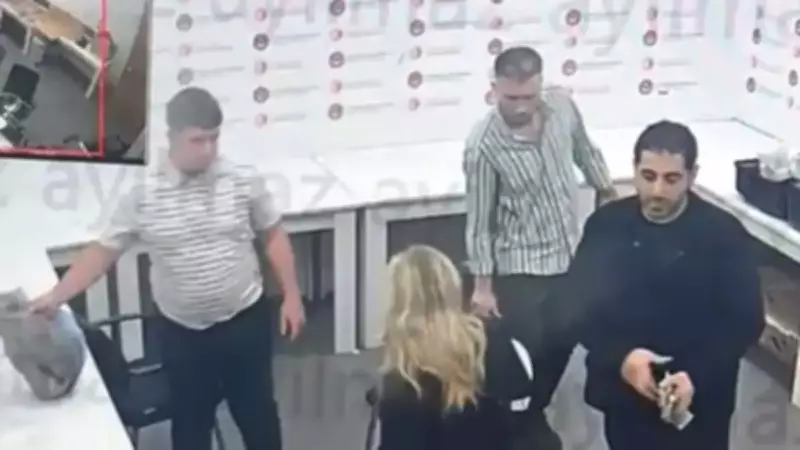 İstanbul Havalimanı'nda İngiliz yolcular 19 kilo esrarla yakalandı