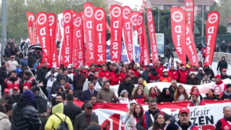 İstanbul'da 1 Mayıs Kutlamaları Kadıköy ve Kartal'da Coşkuyla Başladı