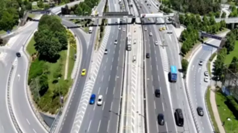 İstanbul'da Bayram Öncesi Trafik Yoğunluğu Azaldı, Yollar Boş Kaldı