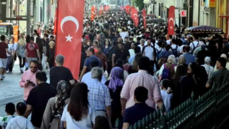 İstanbul'da Bayram Yoğunluğu: Sahiller, Tarihi Mekanlar ve Millet Bahçeleri Doldu Taştı