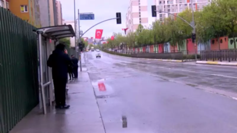 İstanbul'da Otobüs Durağında Kamyonet Faciası: Mühendis Hayatını Kaybetti