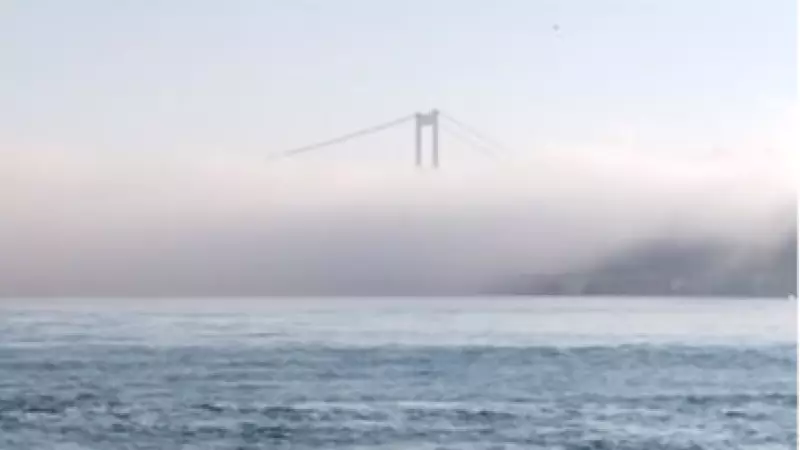 İstanbul'da yoğun sis: Boğaz hattı trafiğe kapatıldı