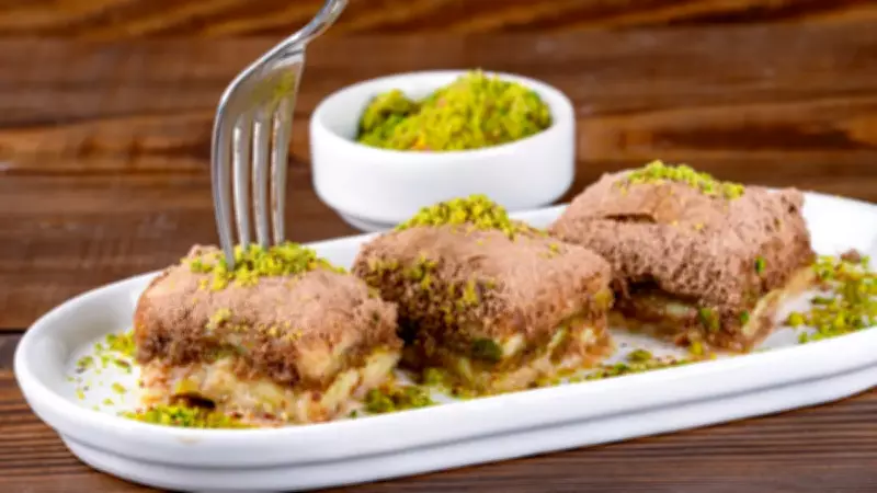 Tam Ölçülü Soğuk Baklava Tarifi: Çıtır Çıtır Sütlü Şerbetli Lezzet