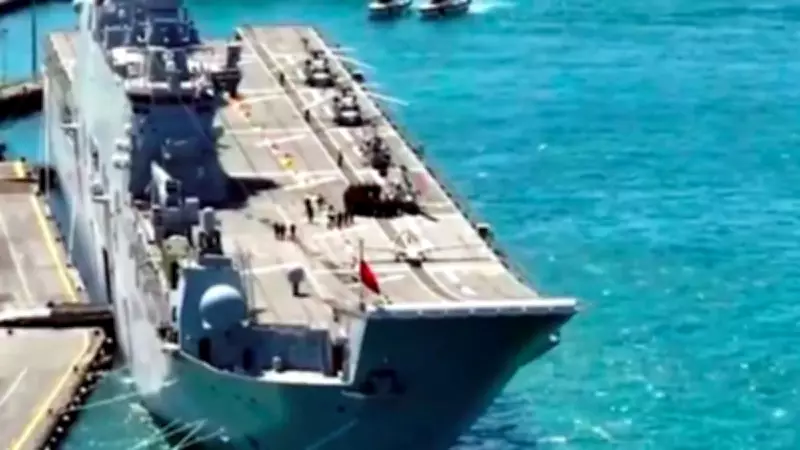 TCG Anadolu Gemisi SAHA İstanbul Fuarı İçin Sarayburnu'nda Demirledi