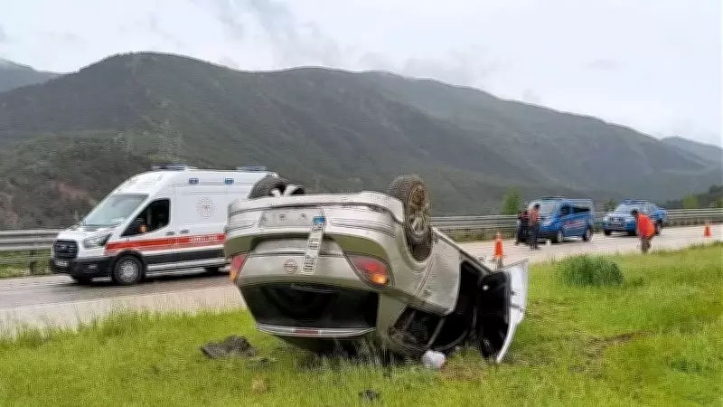 Tokat'ta otomobil devrildi: 5 kişi yaralandı