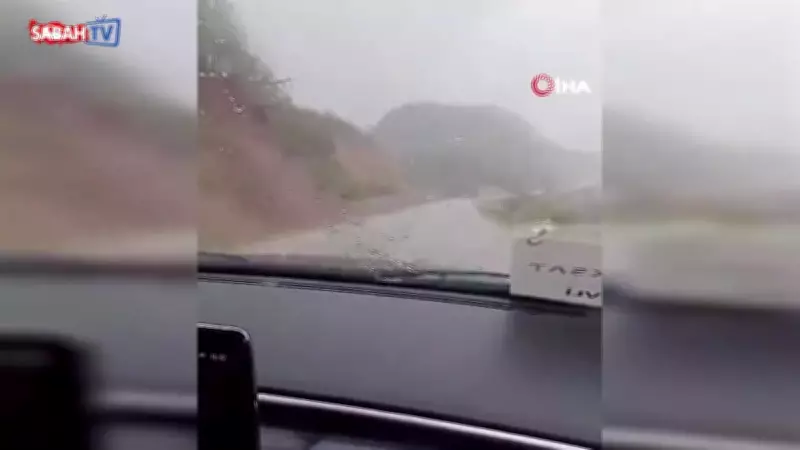 Tunceli'de dolu yağışı sürücülere zor anlar yaşattı