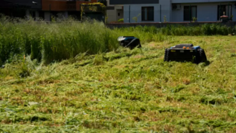 Tuzla'da çim biçme robotları hizmete girdi