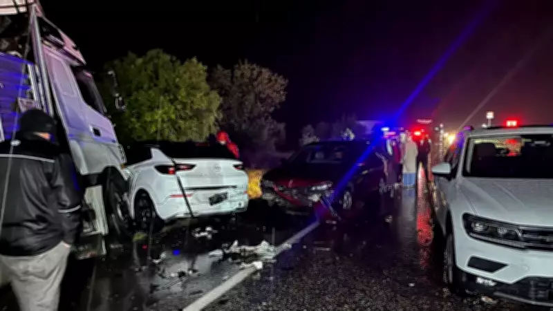 Uşak'ta zincirleme kaza: 4 ölü, 17 yaralı