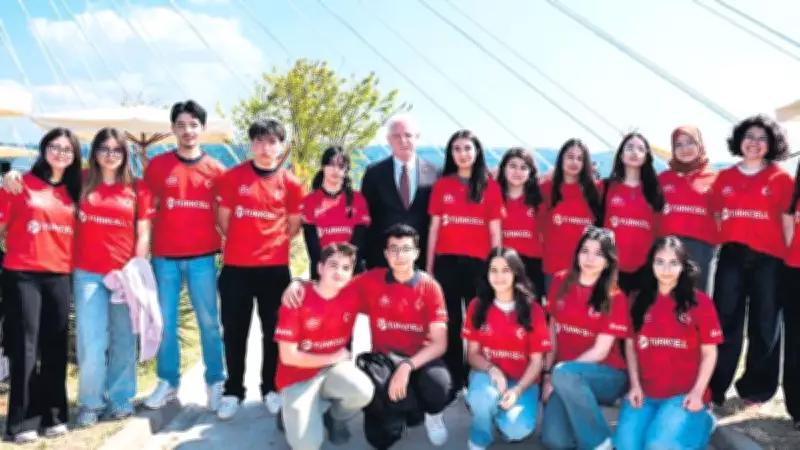 Vali Davut Gül, LGS'de Tam Puan Alan Öğrencilerle Buluştu