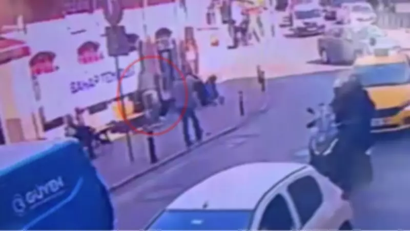 Yan Baktın Dehşeti: Parkta Bankta Oturan Genç Karnından Bıçaklandı