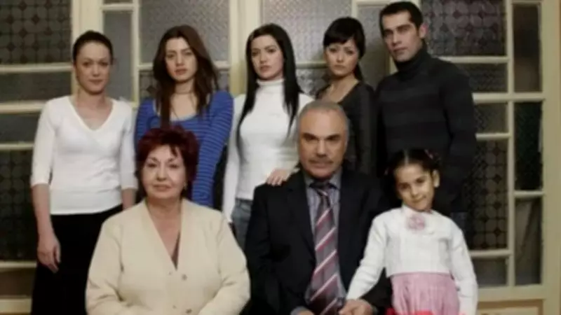 Yaprak Dökümü'nün Küçük Ayşe'si Şebnem Ceceli Büyüdü, Mesleği Şaşırttı