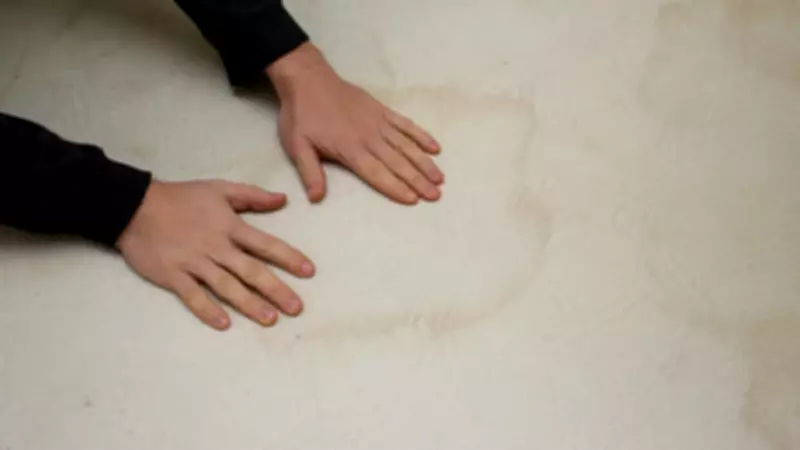 Yatakta Sarı Lekeler İçin Çamaşır Suyu Yerine Doğal Çözüm