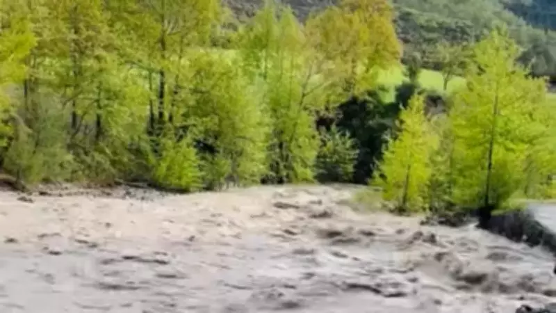 Yeşilırmak Taştı, HES Yolu Çöktü: Ulaşım Kapandı