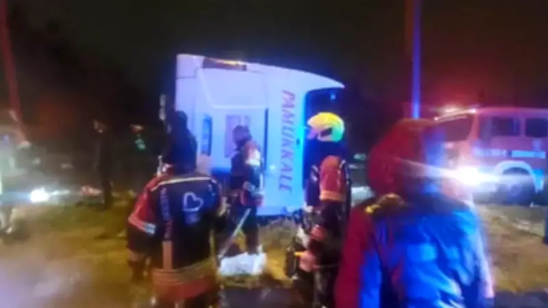Yolcu Otobüsü Devrildi: 3 Ölü, 30 Yaralı