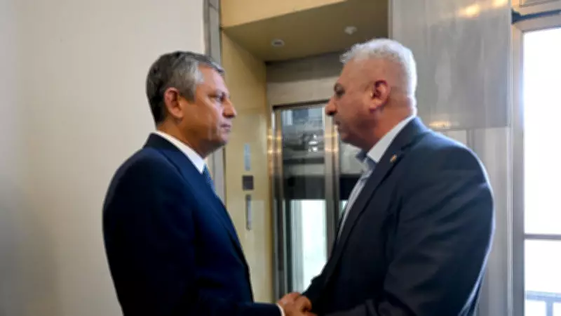 Özgür Özel, EMEK Partisi Genel Başkanı Seyit Aslan ile görüştü