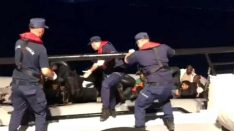 İzmir açıklarında 66 düzensiz göçmen yakalandı