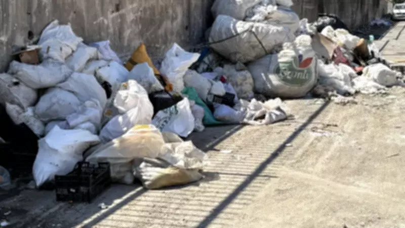 İzmir Buca'da bayram sabahı çöp isyanı: Bari bugün temizleyin