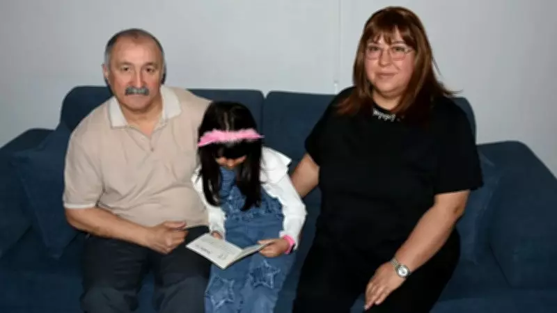 İzmir'de 2 kız çocuğuna daha koruyucu aile oldular