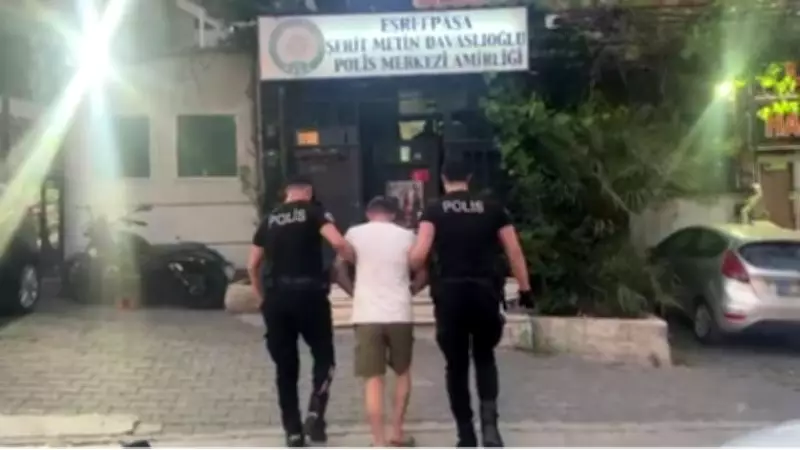 İzmir'de 58 yıl ve 42 yıl hapis cezası bulunan 2 firari hükümlü yakalandı