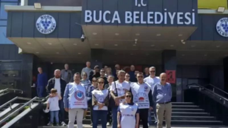 İzmir'de memur eylemleri sürüyor: Karşıyaka, Buca ve Bayraklı'da protesto