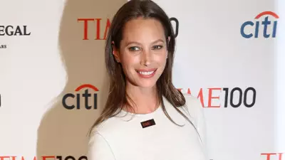 57 yaşındaki süper model Christy Turlington'dan yaşsızlık reçetesi: 3 adımda doğal güzellik