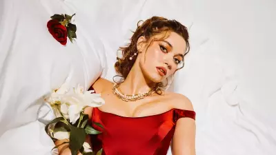 Afra Saraçoğlu'nun genç annesi sosyal medyada gündem oldu