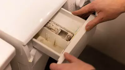 Çamaşır Makinesindeki Yapışkan Tabakayı Yok Eden Pratik Yöntem