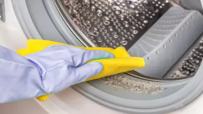 Çamaşır makinesinden yayılan kötü kokulara son! 1 dakikada kireç yok eden yöntem