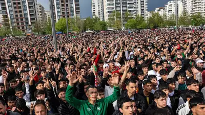 Amedspor'un Süper Lig'e çıkması Diyarbakır'da coşkuyla kutlandı