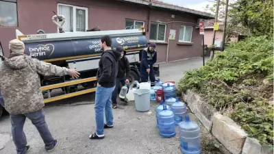 Beykoz'da 4 gündür su kesintisi: Mahalleli bidonlarla kuyruğa giriyor
