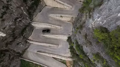 Dünyanın En Sıradışı Yolu: Lingpaishi, Cesur Sürücüleri Bekliyor