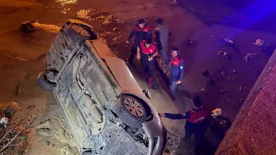 Düziçi'nde sulama kanalına devrilen otomobilde 3 kişi yaralandı